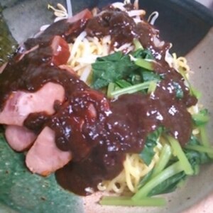 回鍋肉ソースが決めて!「満足♪黒コクまぜそば」